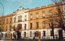Fachada del acuartelamiento Zarco del Valle, El Pardo, sede del Regimiento de Transmisiones hasta 1996.